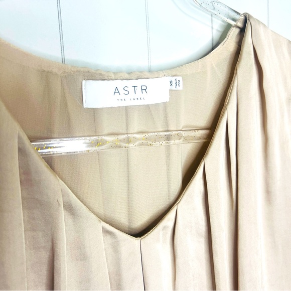 Astr Cream Puff Sleeve Crop Top - Picture 3 of 5